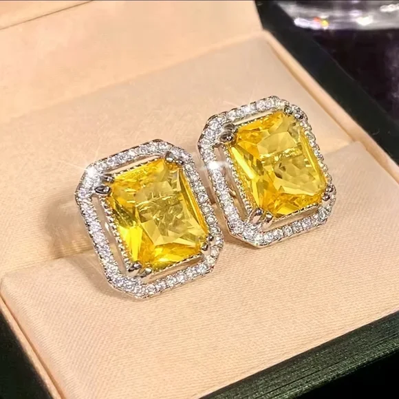 Yellow Gemstone Earrings - Picture 3 of 8